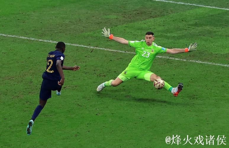 梅西和小球员,足球世界杯 梅西和小球员,足球世界杯